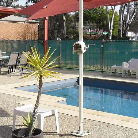 Settlement Motor Inn Deniliquin Esterno foto