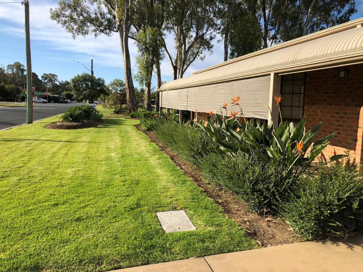 Settlement Motor Inn Deniliquin Esterno foto