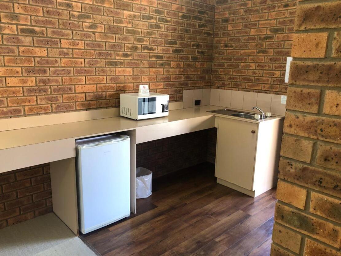Settlement Motor Inn Deniliquin Esterno foto