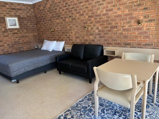 Settlement Motor Inn Deniliquin Esterno foto