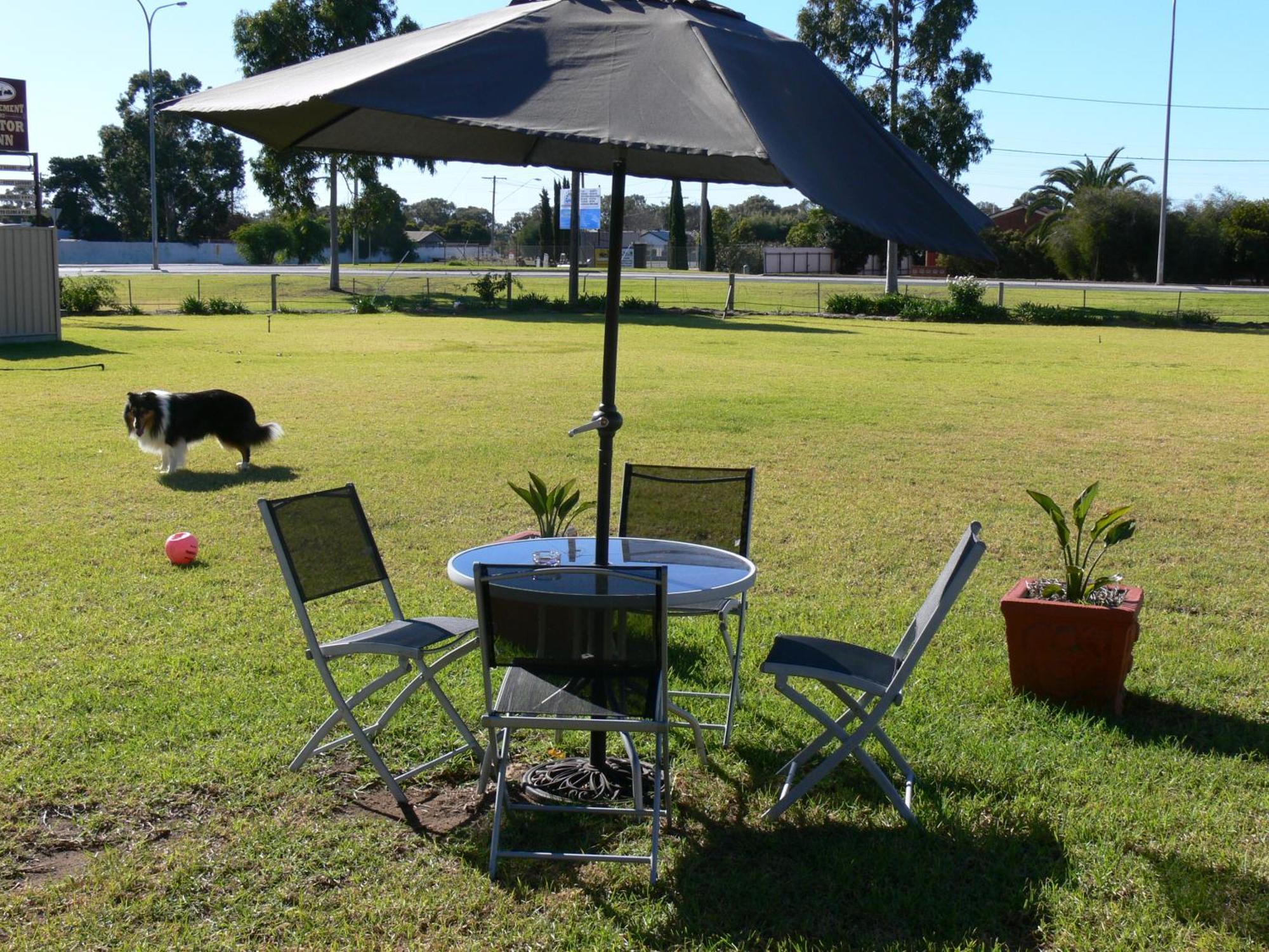 Settlement Motor Inn Deniliquin Esterno foto