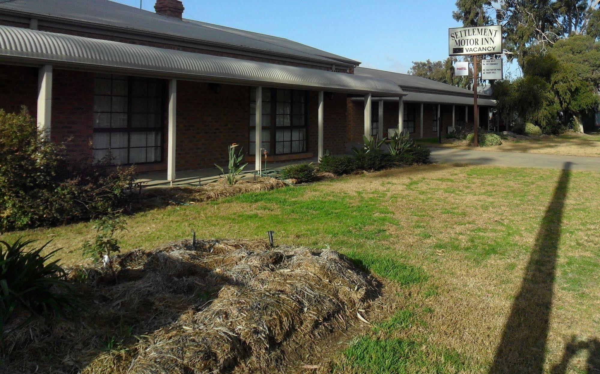 Settlement Motor Inn Deniliquin Esterno foto