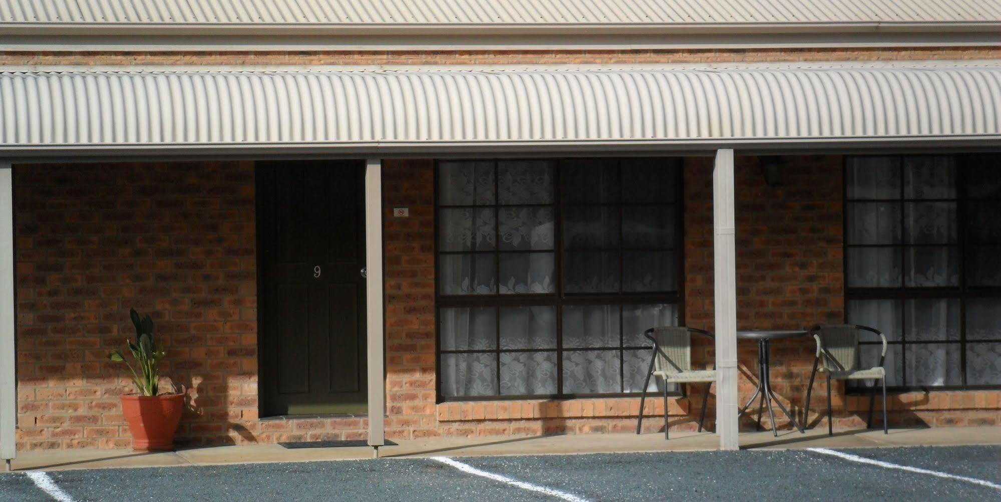 Settlement Motor Inn Deniliquin Esterno foto