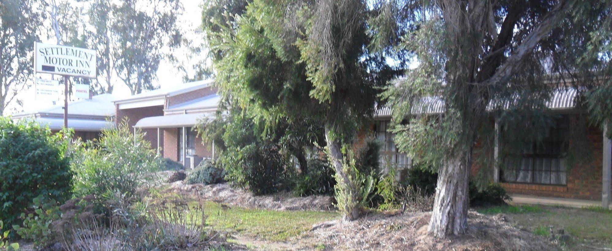 Settlement Motor Inn Deniliquin Esterno foto