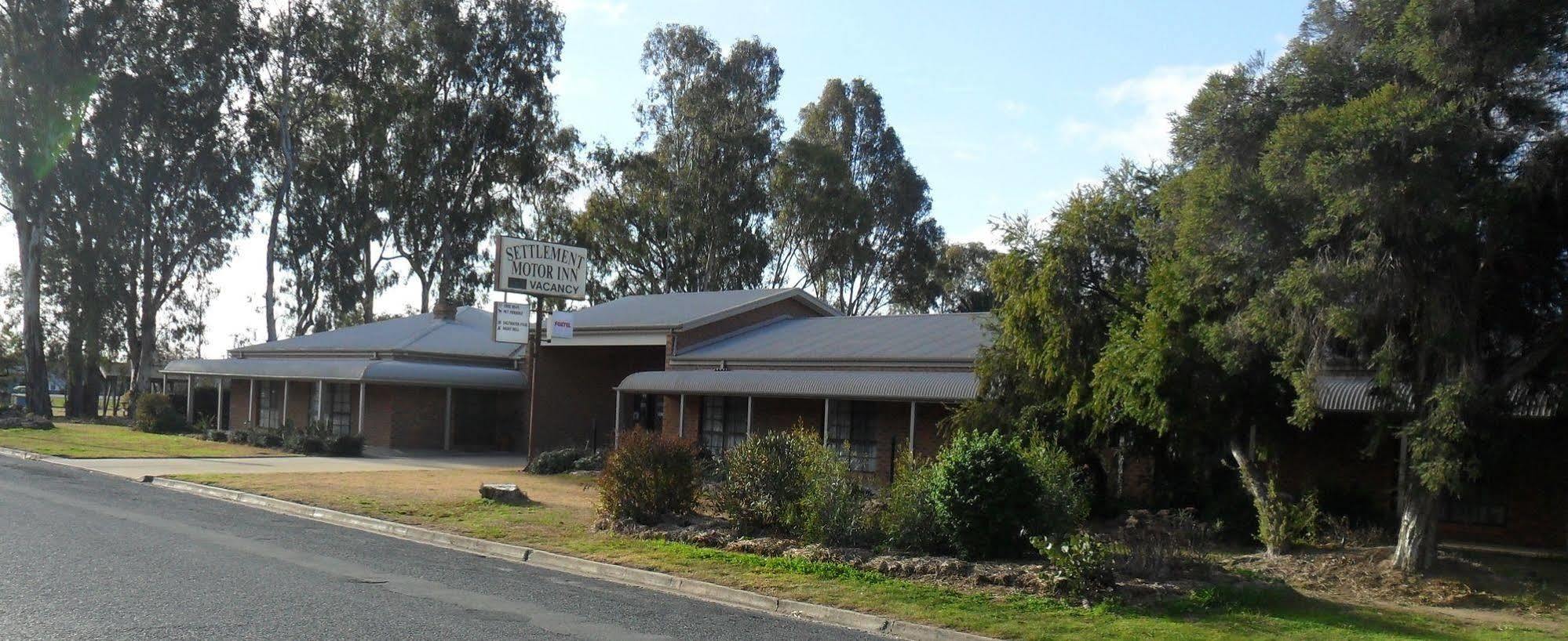 Settlement Motor Inn Deniliquin Esterno foto
