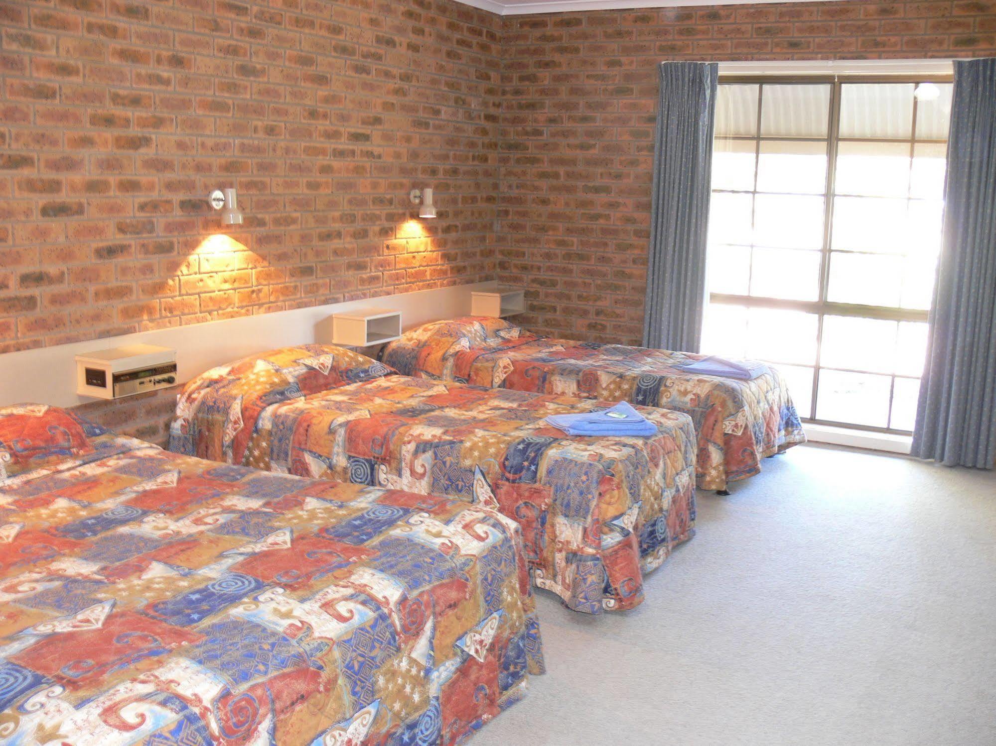 Settlement Motor Inn Deniliquin Esterno foto