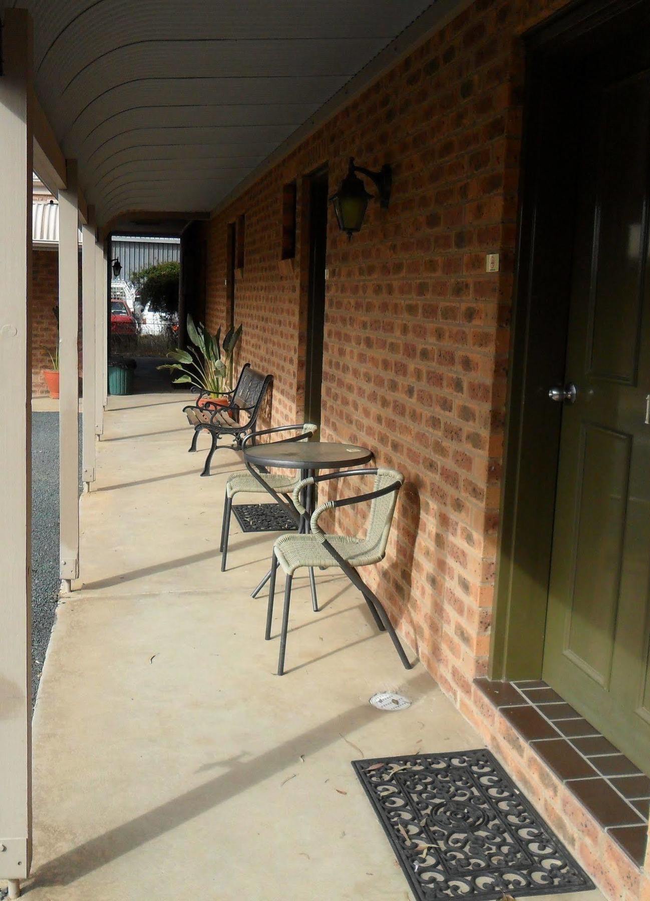 Settlement Motor Inn Deniliquin Esterno foto