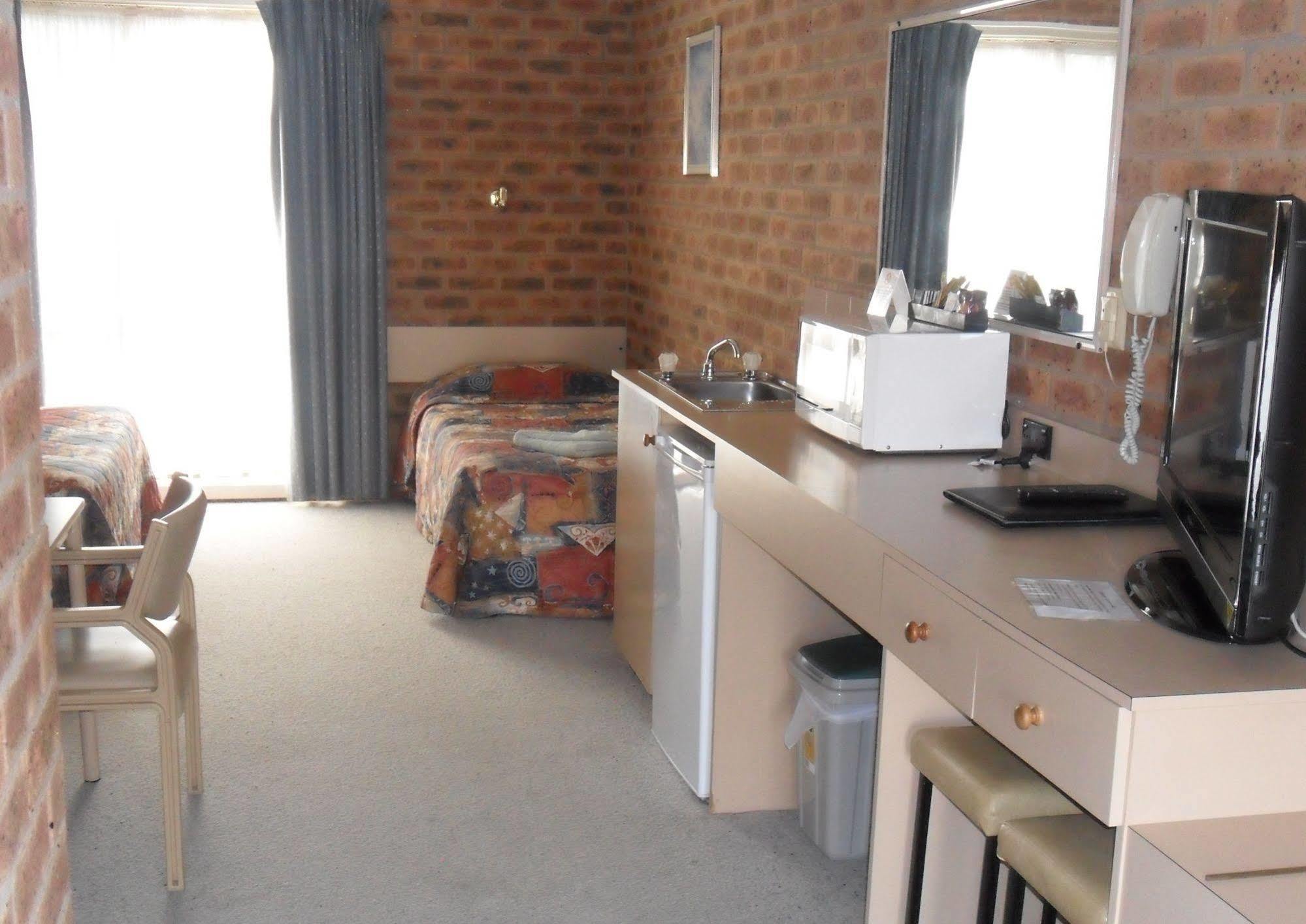 Settlement Motor Inn Deniliquin Esterno foto