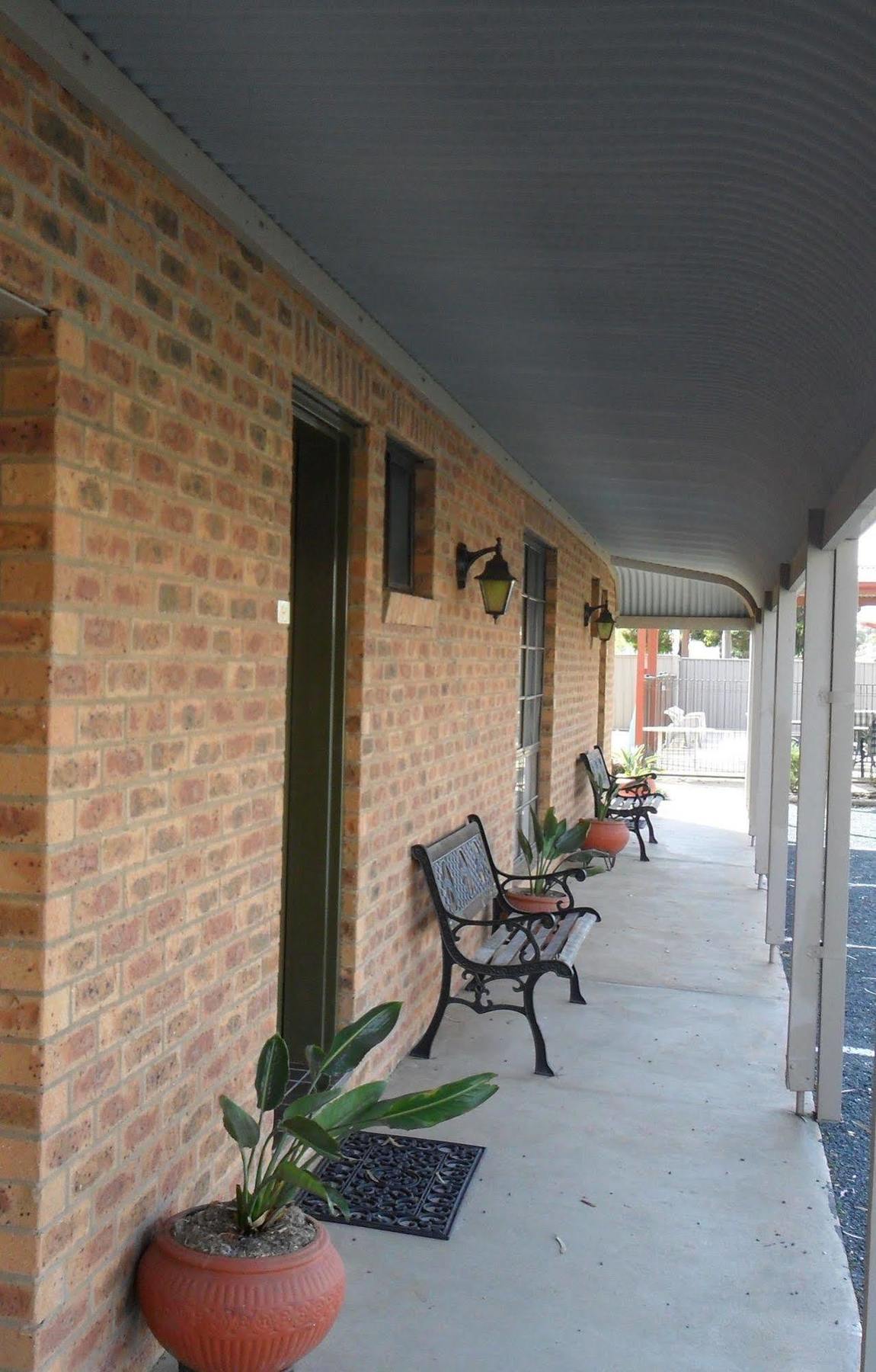 Settlement Motor Inn Deniliquin Esterno foto