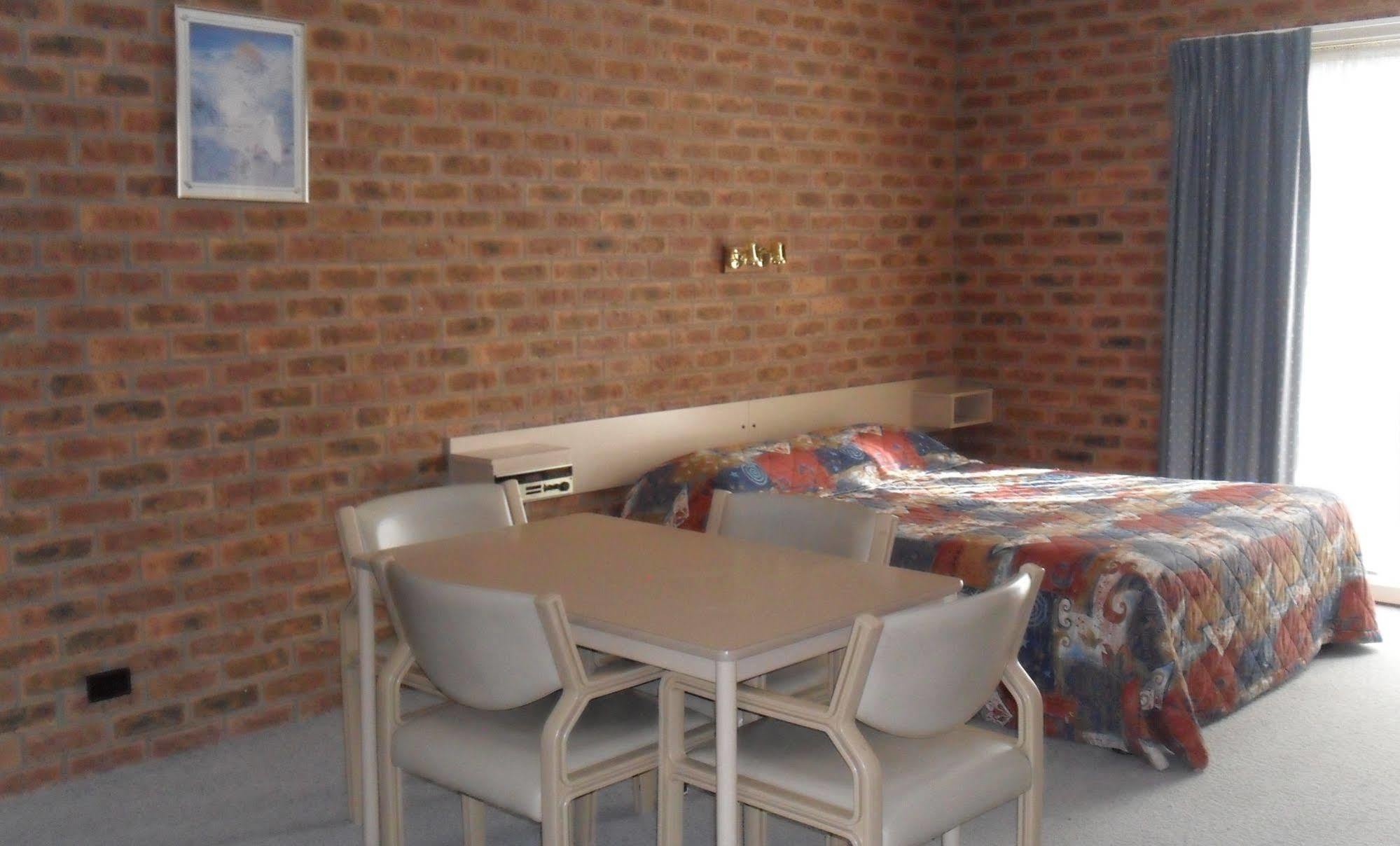 Settlement Motor Inn Deniliquin Esterno foto