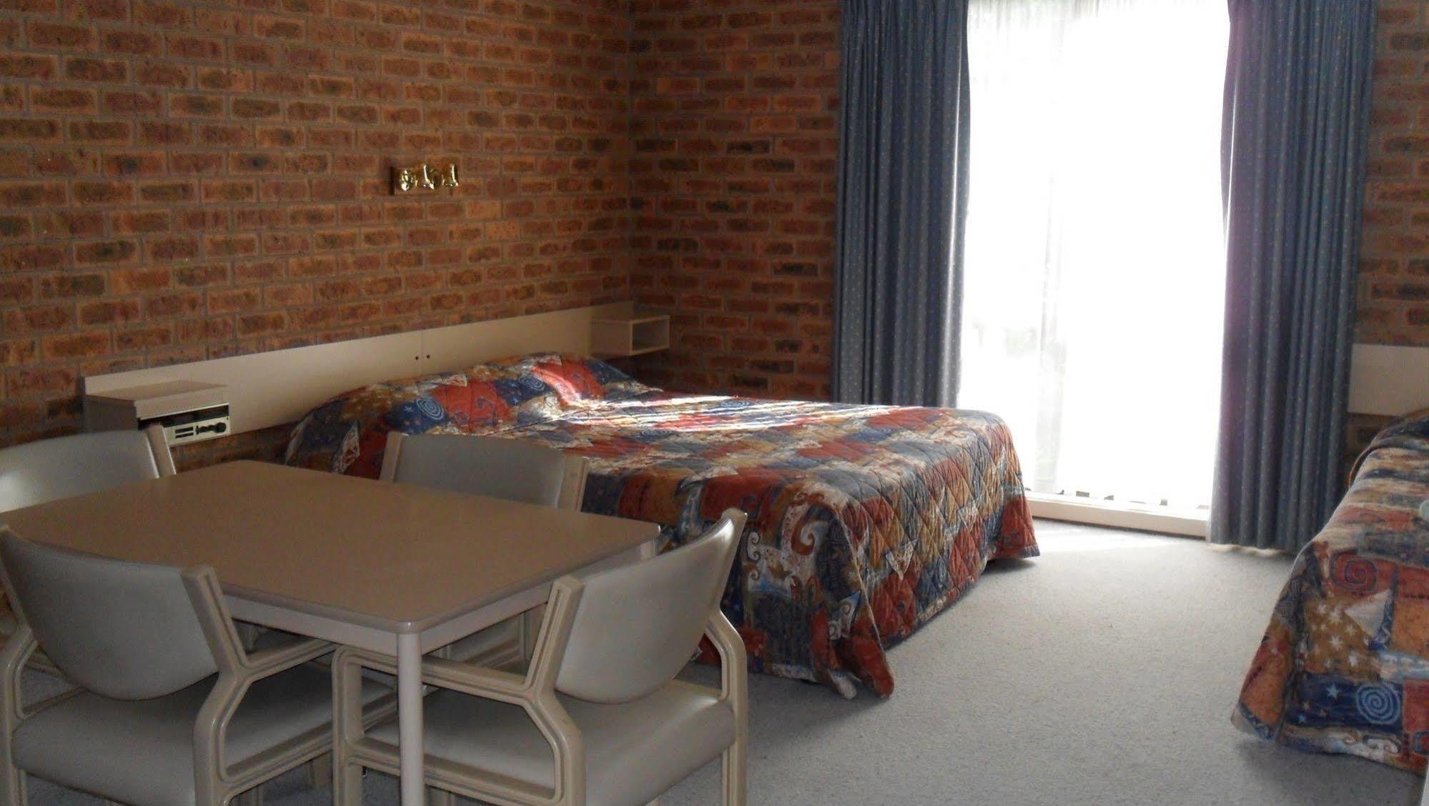Settlement Motor Inn Deniliquin Esterno foto