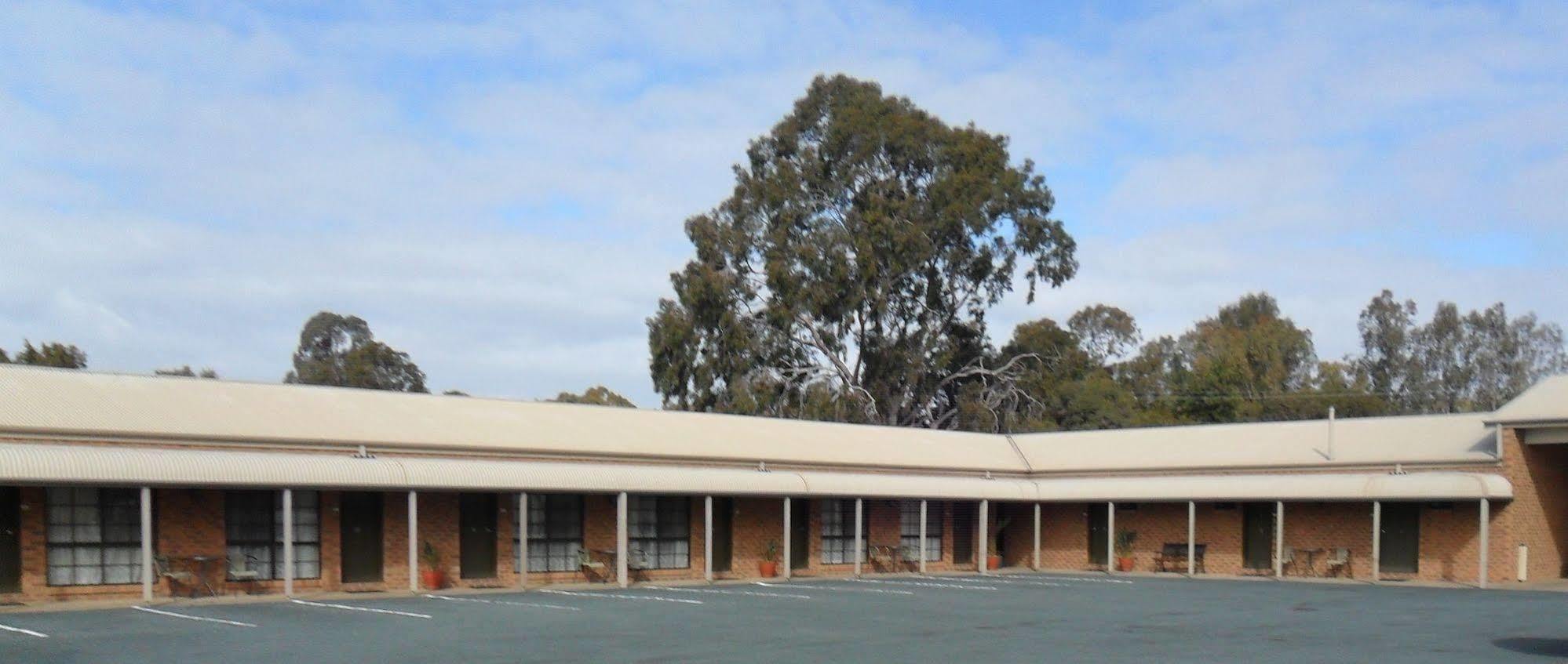 Settlement Motor Inn Deniliquin Esterno foto