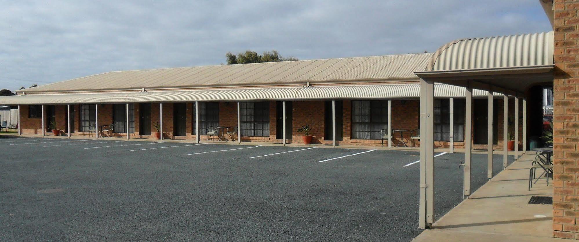 Settlement Motor Inn Deniliquin Esterno foto