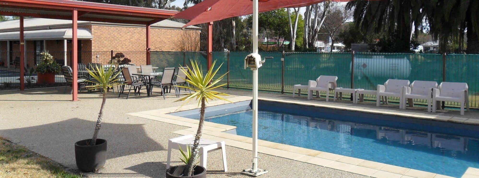 Settlement Motor Inn Deniliquin Esterno foto