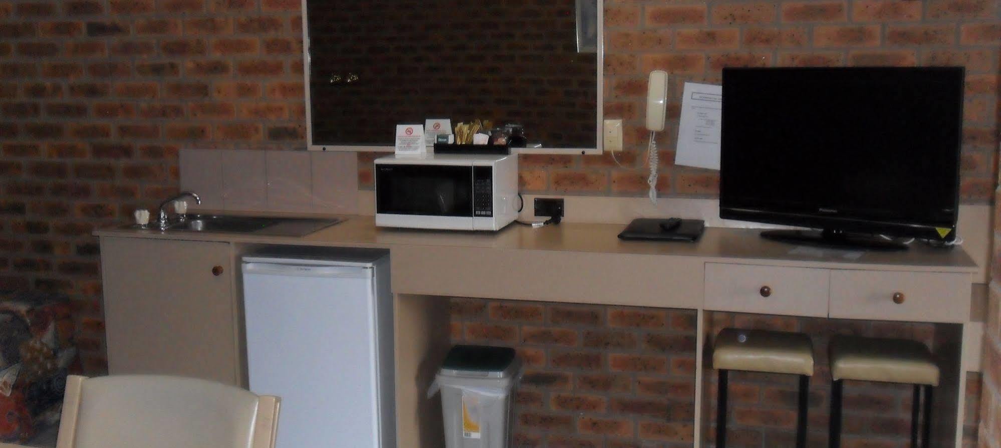 Settlement Motor Inn Deniliquin Esterno foto